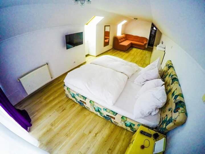 מלון Lupeni  Casa Germana מראה חיצוני תמונה