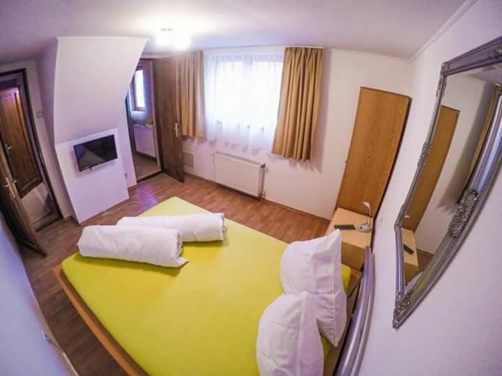 מלון Lupeni  Casa Germana מראה חיצוני תמונה