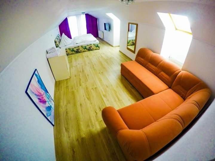מלון Lupeni  Casa Germana מראה חיצוני תמונה