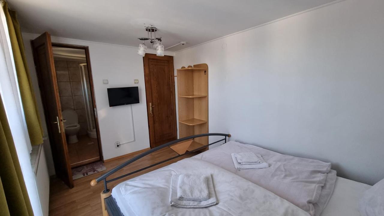 מלון Lupeni  Casa Germana מראה חיצוני תמונה