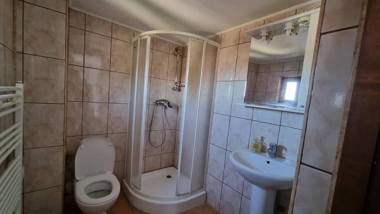 מלון Lupeni  Casa Germana מראה חיצוני תמונה